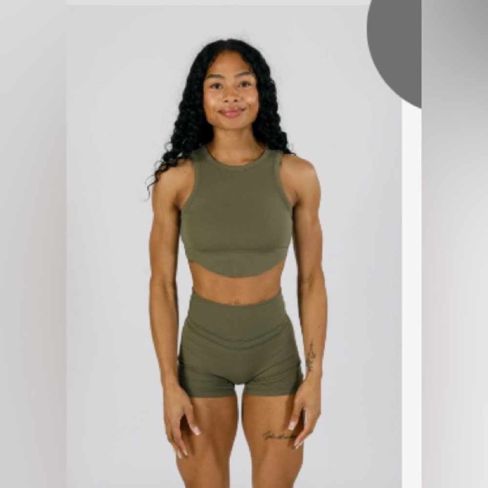 NWT ParagonFitwear Contour Crop